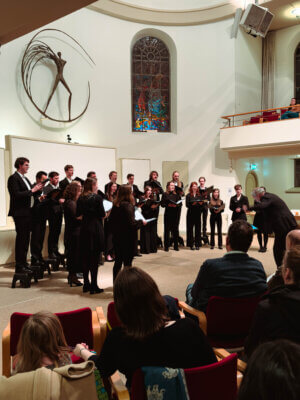 het a capella koor zingt
